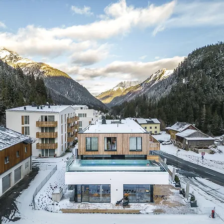 All-suite Paznaun 4* Galtür