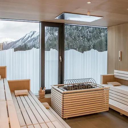 All-suite Paznaun Aparthotel 4*